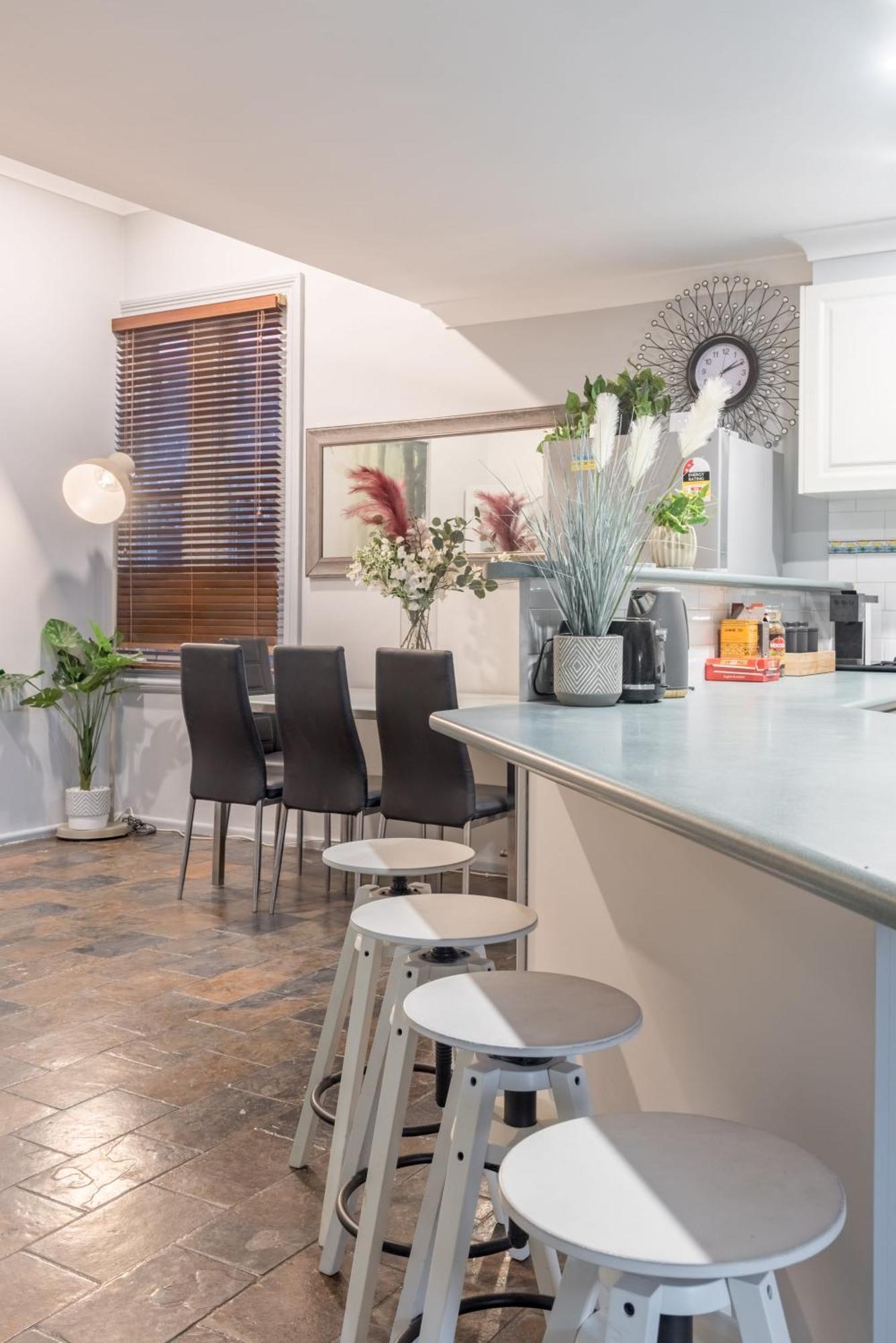 Gasthof Tranquil Double - Next To Bus Station & Park & Chinatown - Shared Bathroom