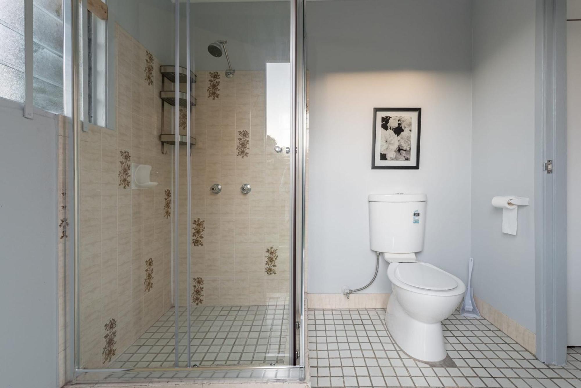 Tranquil Double - Next To Bus Station & Park & Chinatown - Shared Bathroom Sydney