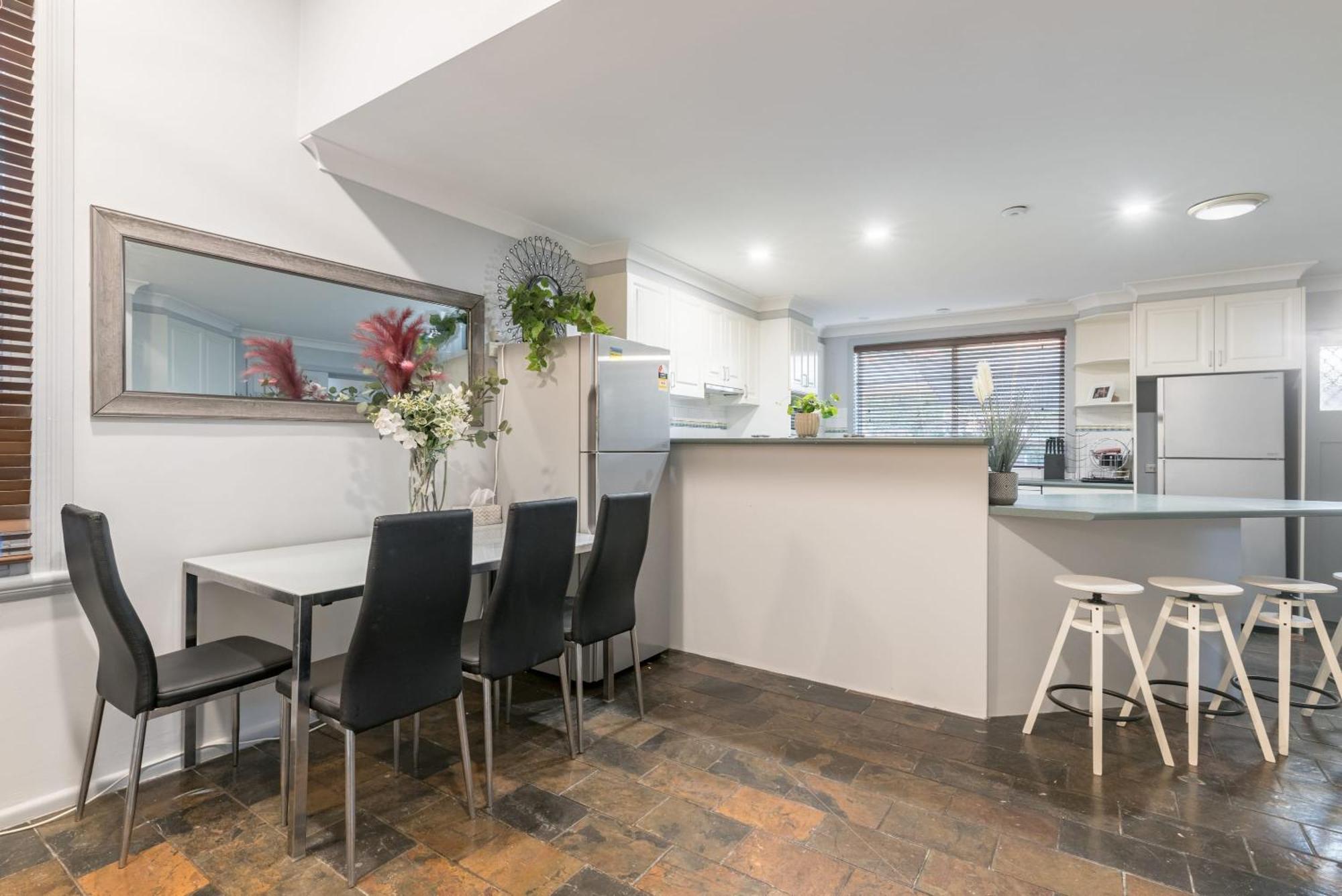 Tranquil Double - Next To Bus Station & Park & Chinatown - Shared Bathroom Sydney